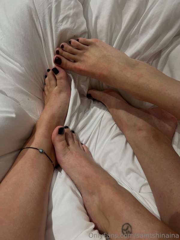 Snuggling in bed with @lady_perse. Where’s our foot massage?