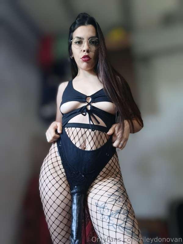 Hey BITCHES! want your ass to get trained today? TIP $$$ and..