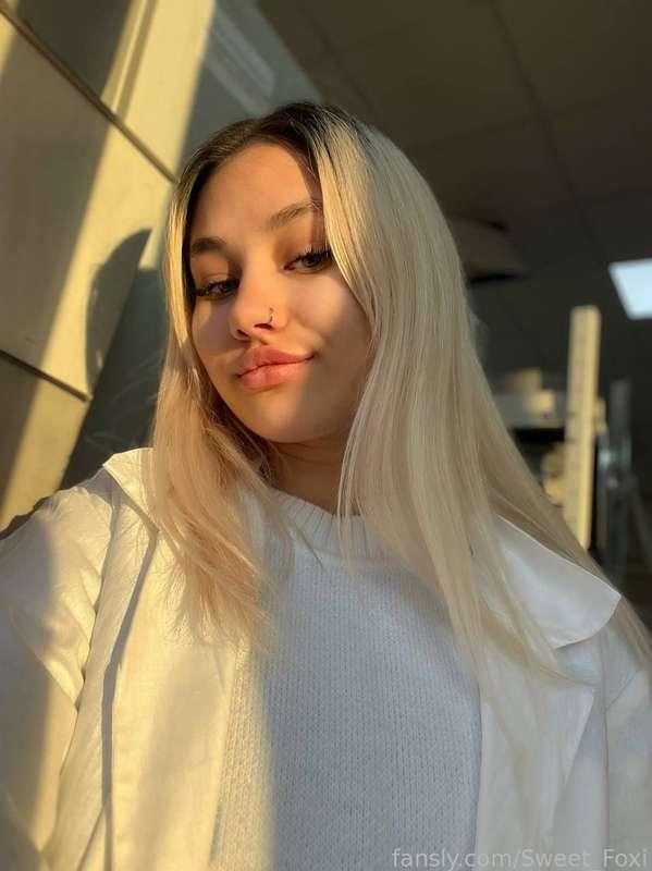 Working hours , working days come to Friday slowly 🔞