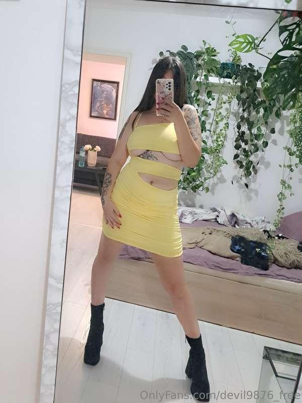 One of my favourite dresses, makes me feel soo horny 😈