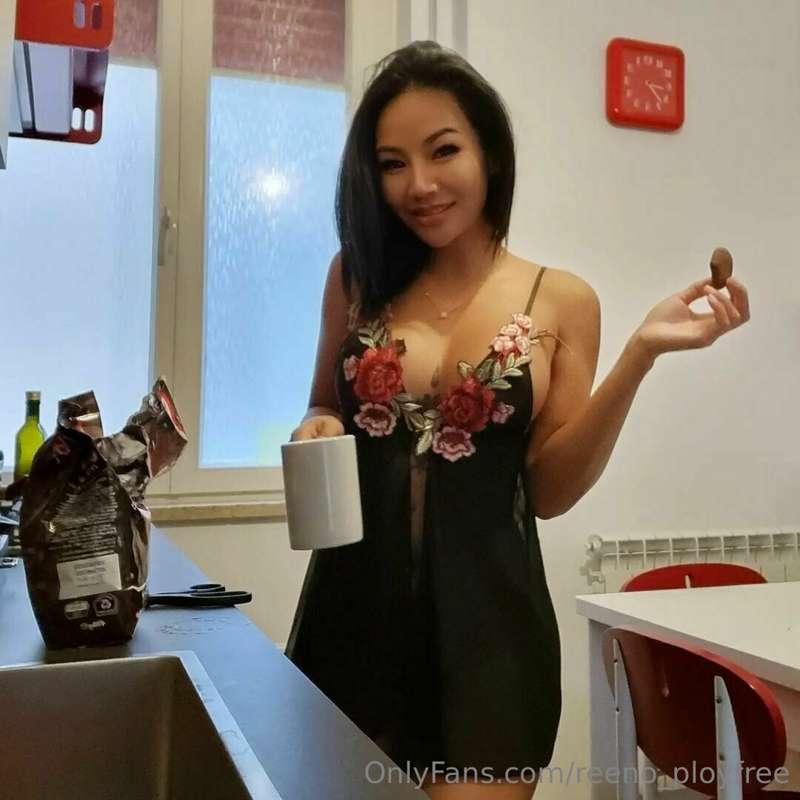 Flirting game strong. Proceed with a smile. 😁😉 Follow my VIP..