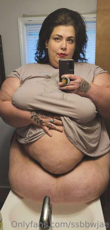 Happy Friday loves ✨️ 

Just admiring myself in the mirror a..