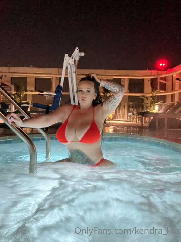 lets get naughty in the pool 😜 Check those dms