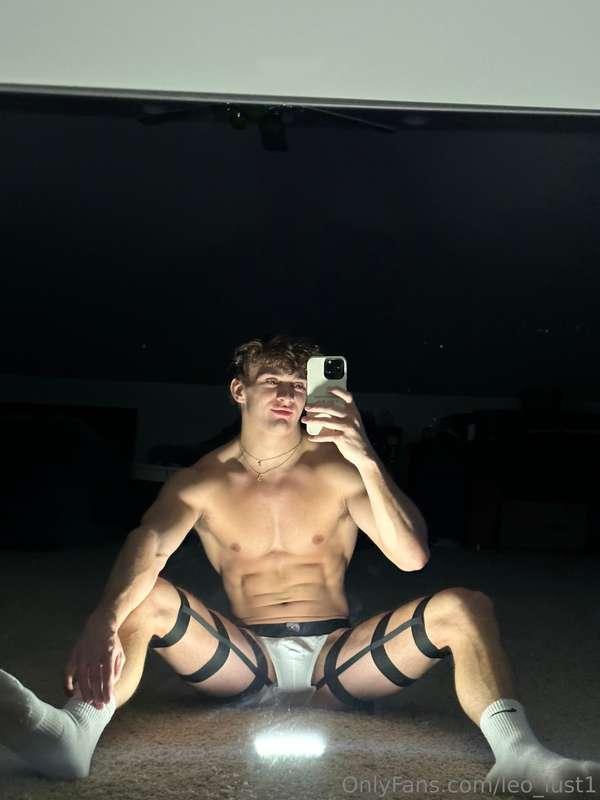 Even though those are bit tight, I doubt they will stay on f..