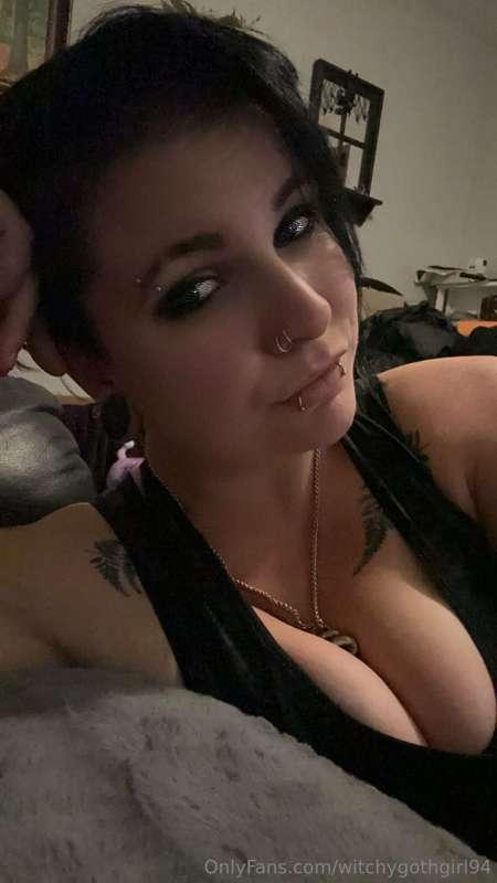 Hiiii 🥰 Do you wanna play a game? Send me a tip and I will s..