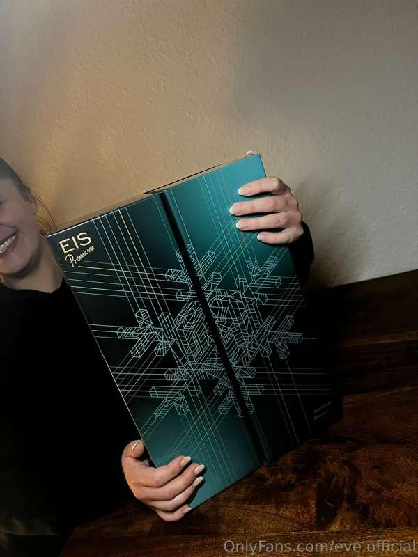 I am really happy about my gift 🎁 💝 
Really excited about De..