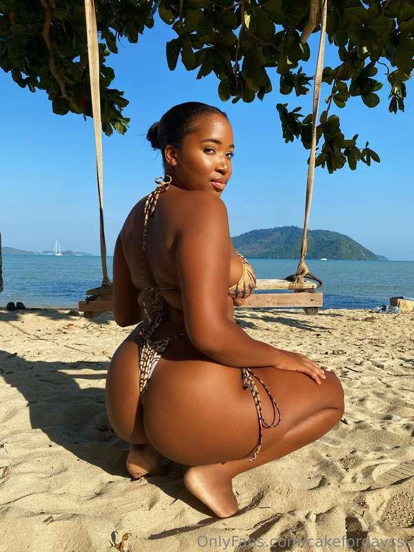 ## Baecation?👀😋