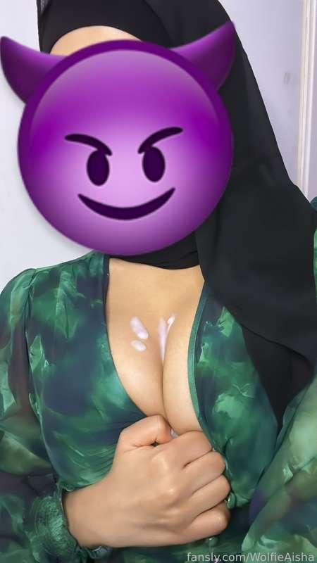 imagine that its your dick and u cum all over my boobs and twerk on your cock &lt;3

#twerk #ass #cum #hijab #hijabi #fyp #cum #tits