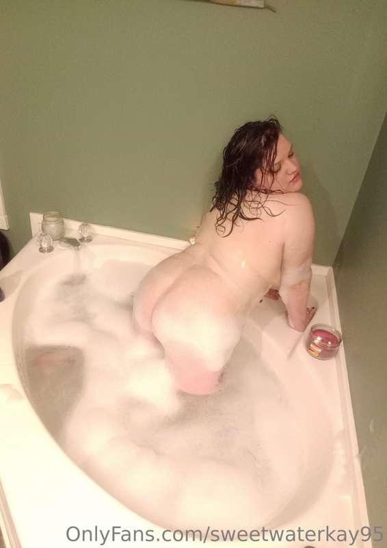 Getting slippery in here💦💦💦