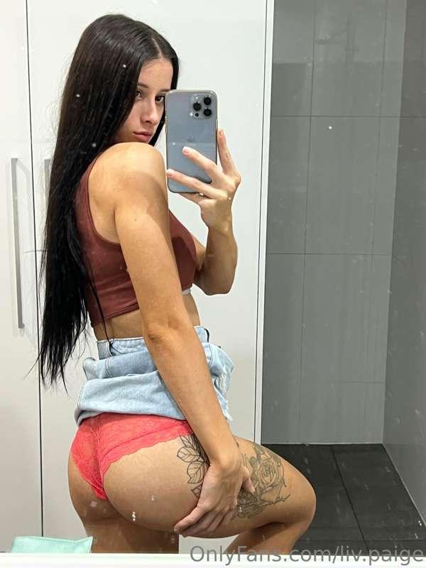 Short skirts 😈