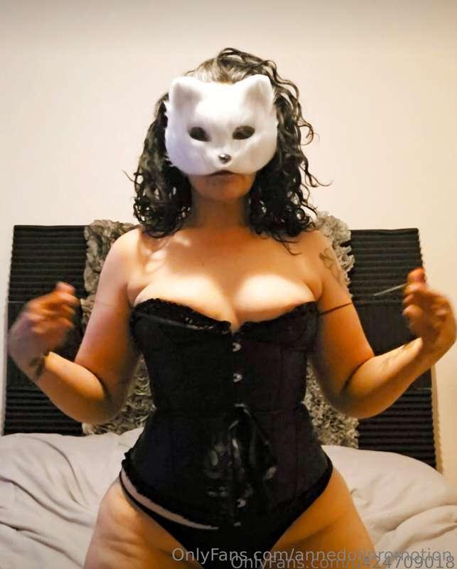 Subscribe to @u424709018  Simple Curvy Latina Tired of my 9 ..