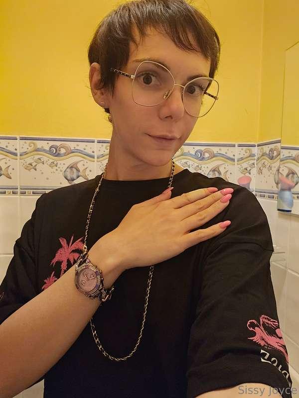 I reached pixie haircut level 🥰🥰🥰  I love it. Also won the p..