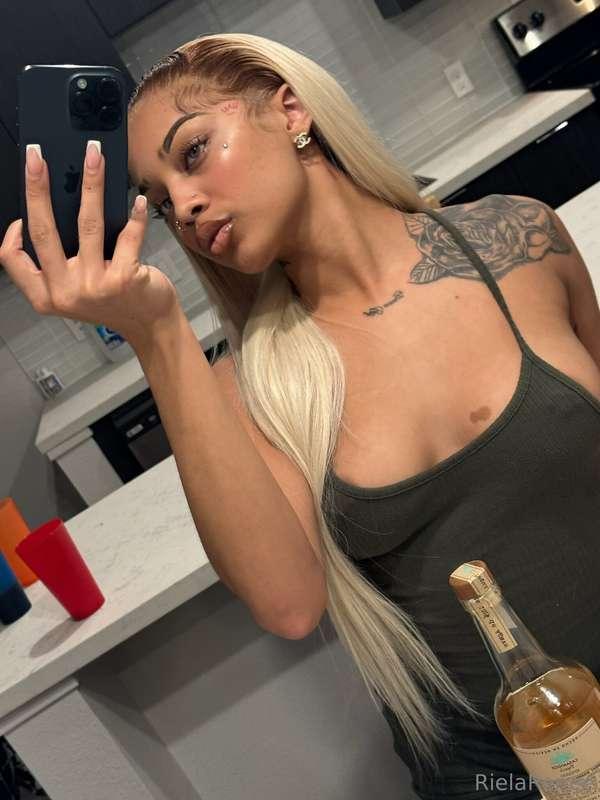 Hey babes ... 💋sub to my VIP page @rielareneevip  !! you’ll ..
