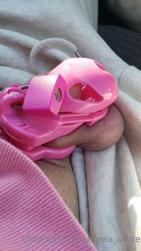 Uh oh she took my keys last night and now i cant escape🥺😳 lo..