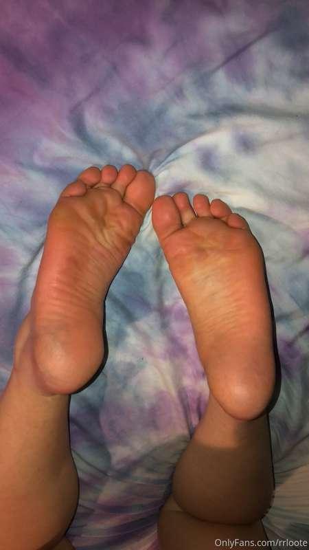Don’t you love my feet? 👣