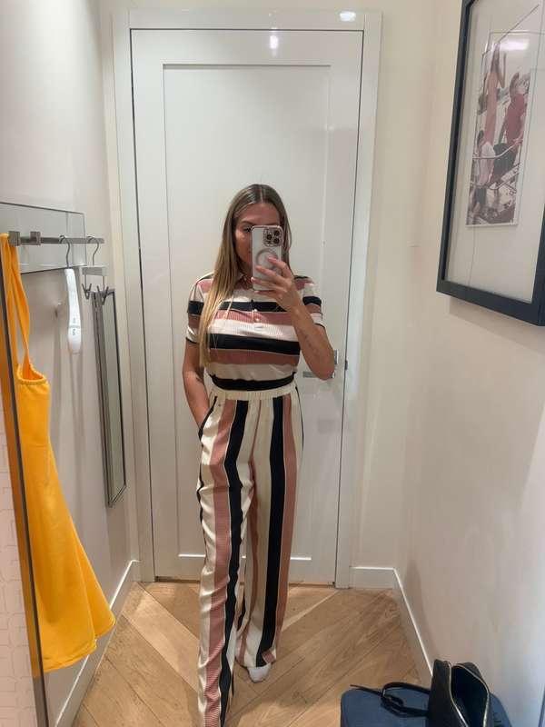 I love shopping in Melbourne! Should I get this outfit? 