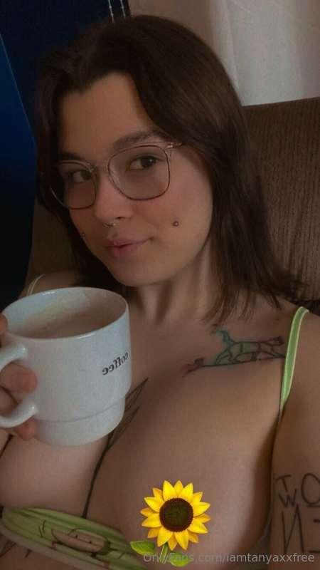 Coffee or titties?☕️
