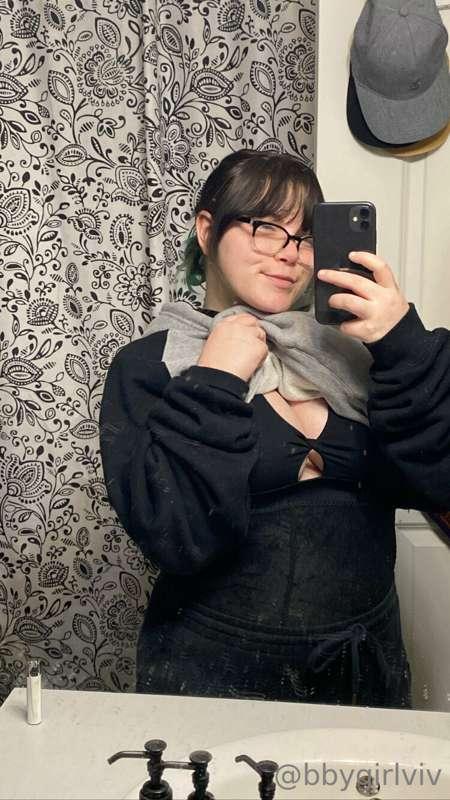 lil photo dump, also I need a new phone so send in custom re..