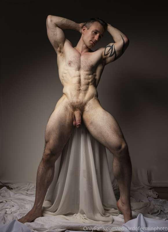 @aesthetic-hypertrophy by @eduardoferminphoto