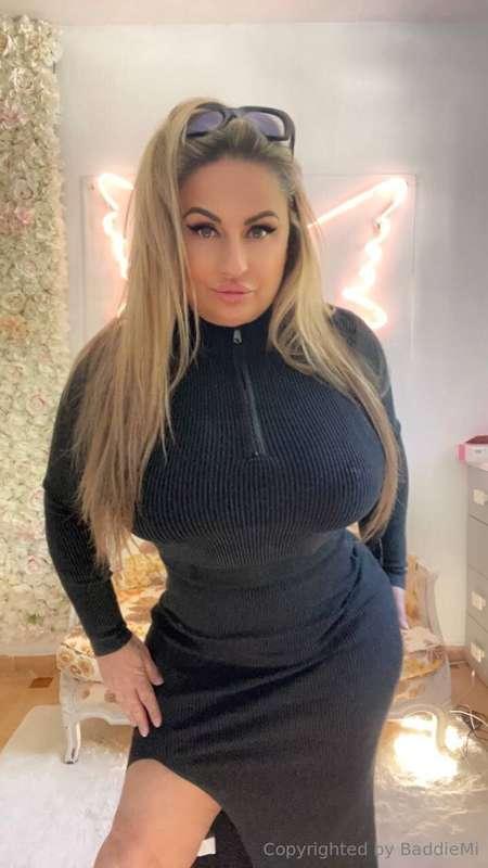 MILF in the mood 👠 You bring the fun, I’ll bring the curves ..