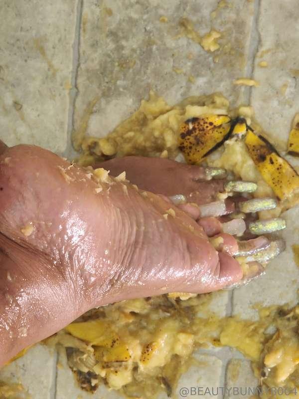 Who knew bananas could be so messy  👣🍌💦😶💕