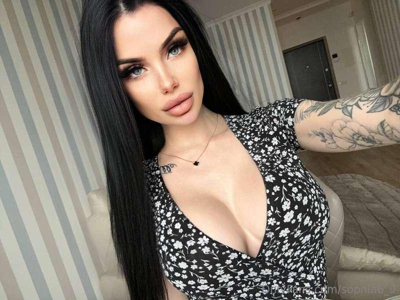 In this dress, I immediately have a spring mood. I can be co..