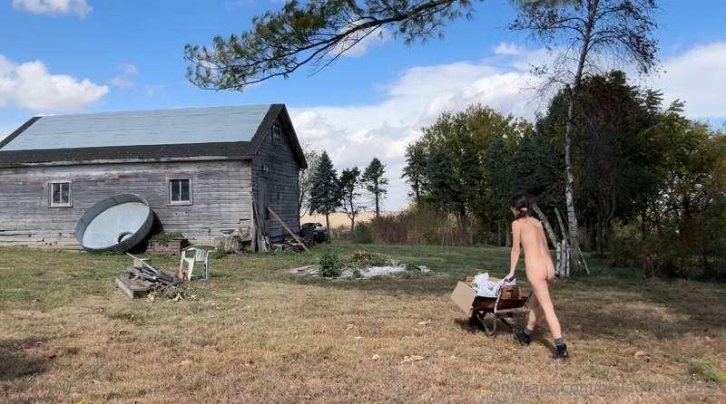 One of the days I was at my mom’s farm it was very nice out ..