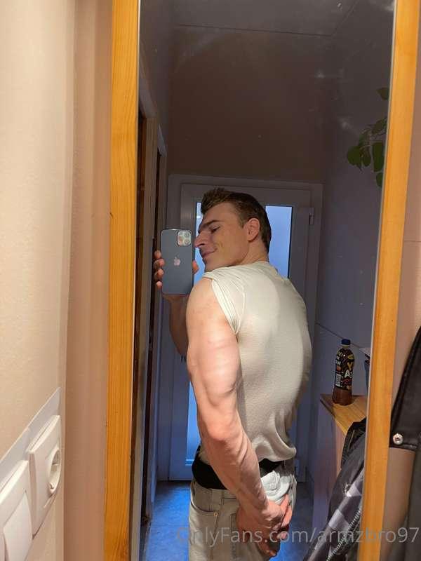 armzbro97 image #0