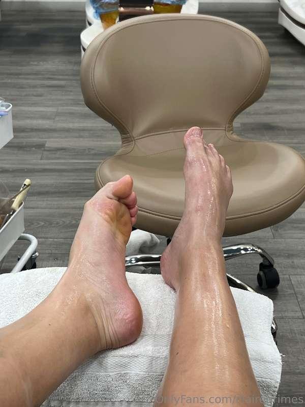 Quick extra for the feet lovers. Pedicure currently… feels s..