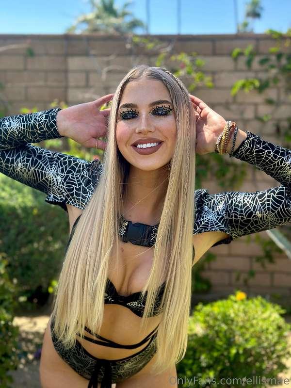 In the halloween spirit 🥵