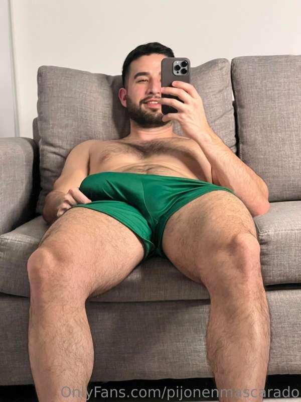 I have the "Green Lantern" 💡 😈 

Tengo la “linterna verde” 💡..