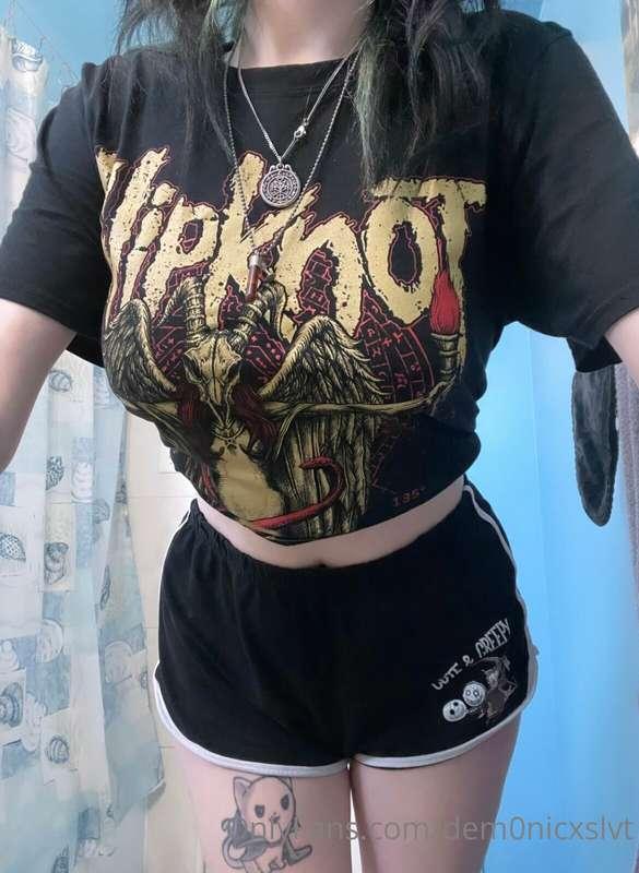 Metalhead gf has a Tuesday gift for you 👉🏻👈🏻