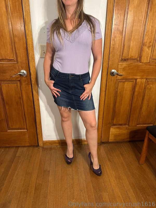 Cute skirt and heels! Want more DM me 