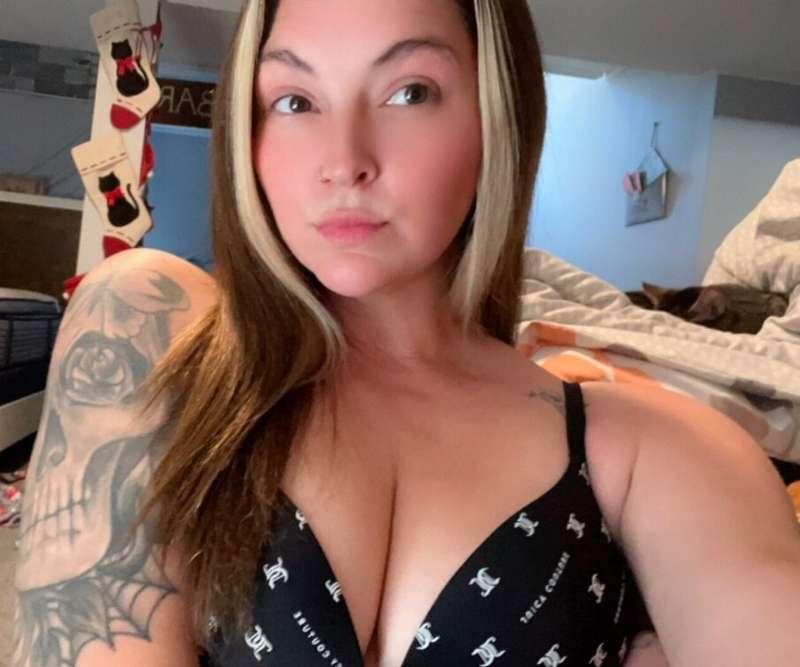 @nicolelynn_21Cum💦 check out my page. I’ve been a very naugh..