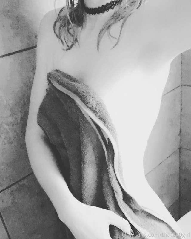 Scroll to see me lose the towel 😘