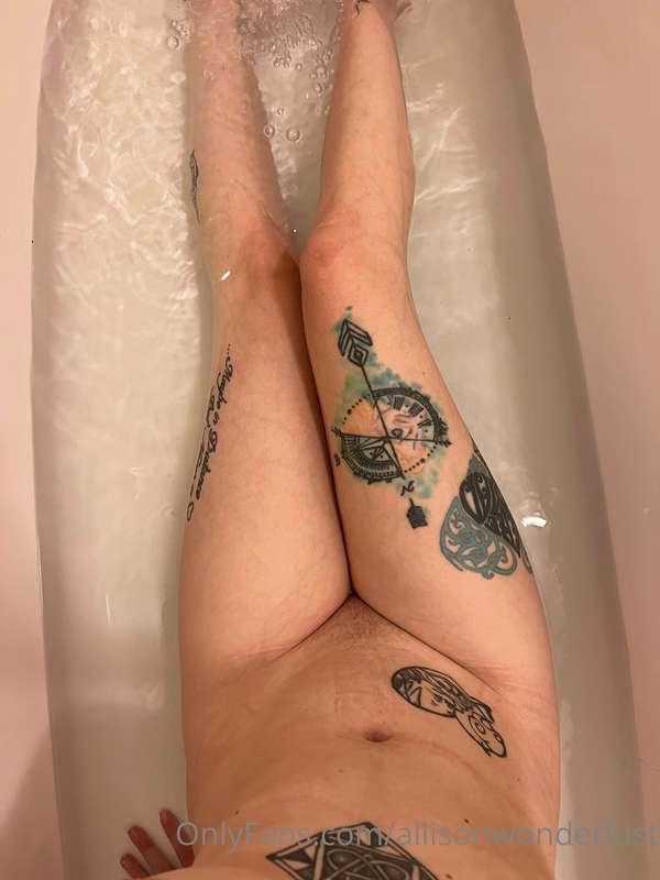 Come join me in the tub?? 💕