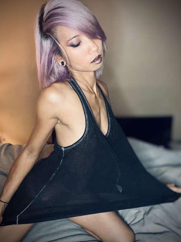 Sneak peak at tomorrow’s set going up tomorrow on my $4.99 s..