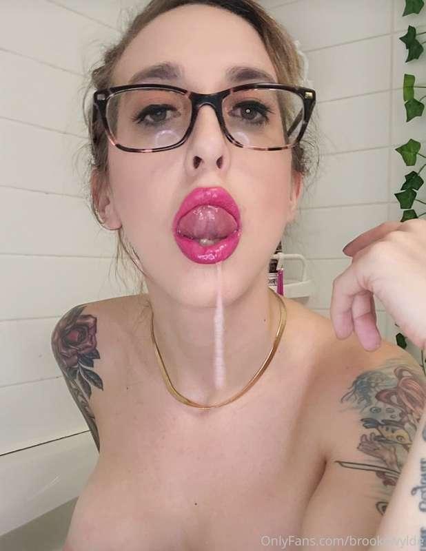 Do I make you horny? 🥵😋🤤