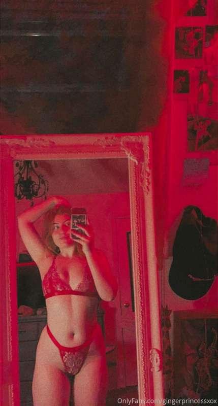 Swipe ➡️ to see the lingerie I put on for u👅 do u like it? 🥰..