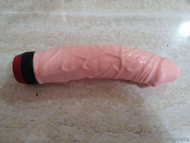 Volete vedere la @hotlella cosa combina con questo cazzo fin..