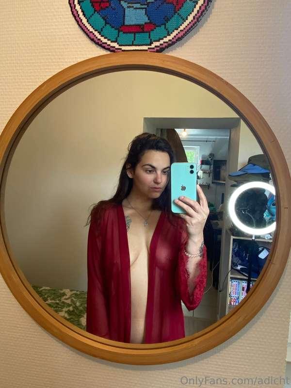 Je viens de faire des photos disons...... coquines🥵🥵🥵 Venez ..