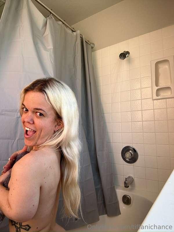 In case you’re wondering, I just got out of the shower 💦