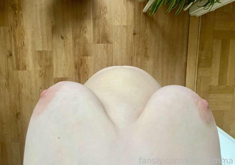 Love it when I’m able to look pregnant 😍 Maybe it could be your baby growing inside of me…

#pregnancykink #breedingkink #pregnant #bigbelly