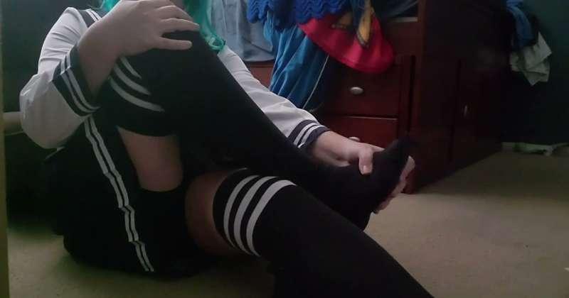 Schoolgirl Sock and foot tease~