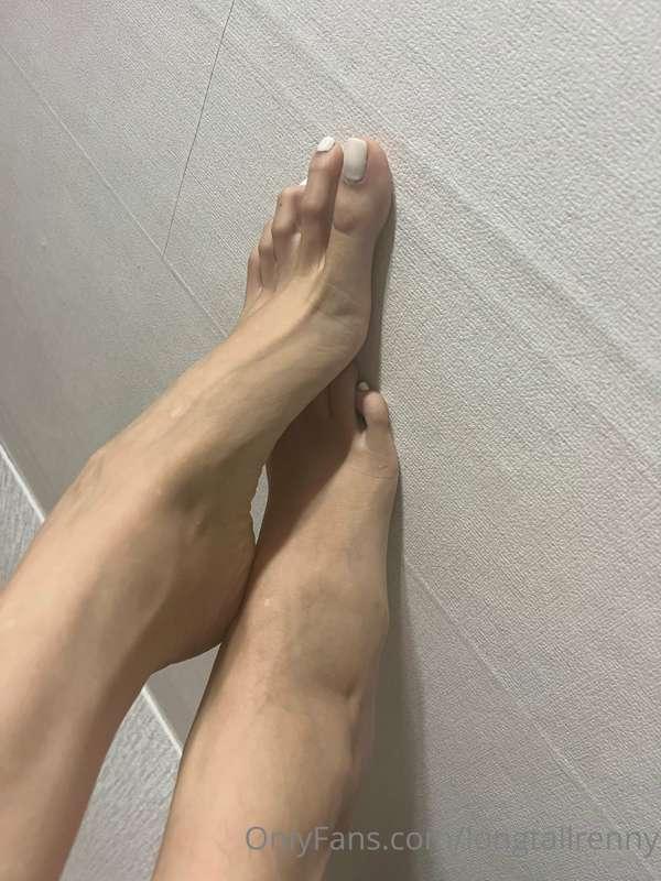 👣🖤