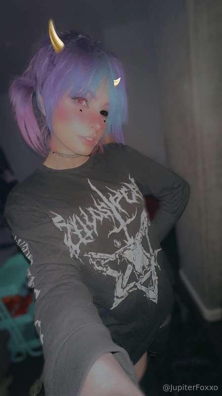 😈