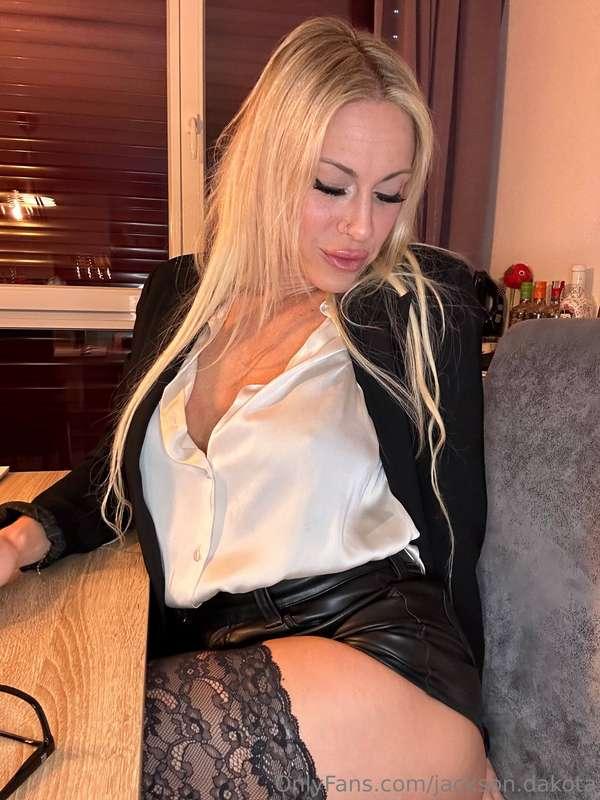 POV: I'm your single hot secretary