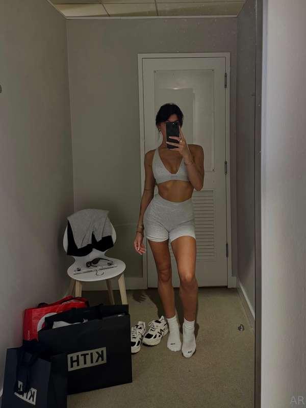 shopping is my favorite hobby🫶🏼🛍️😚