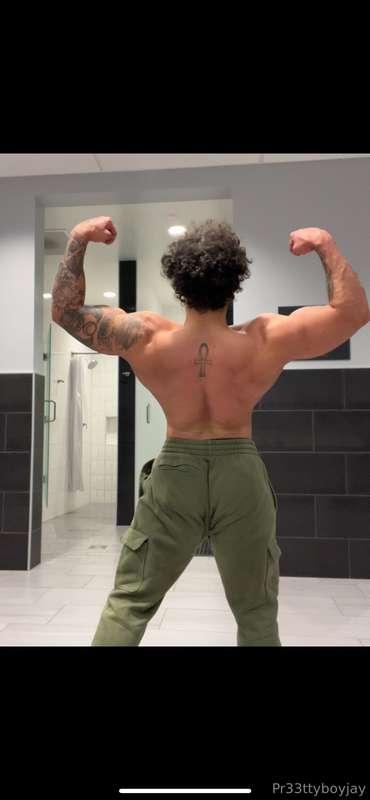 incase yall wanted to see my butt .... i mean my back 👀