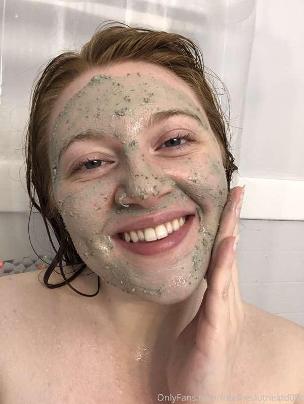 Face scrub time 💕